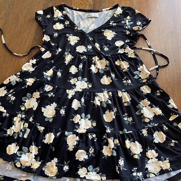 Hollister Dress Three Tiered Wrap on the top mini size XS - Picture 7 of 14